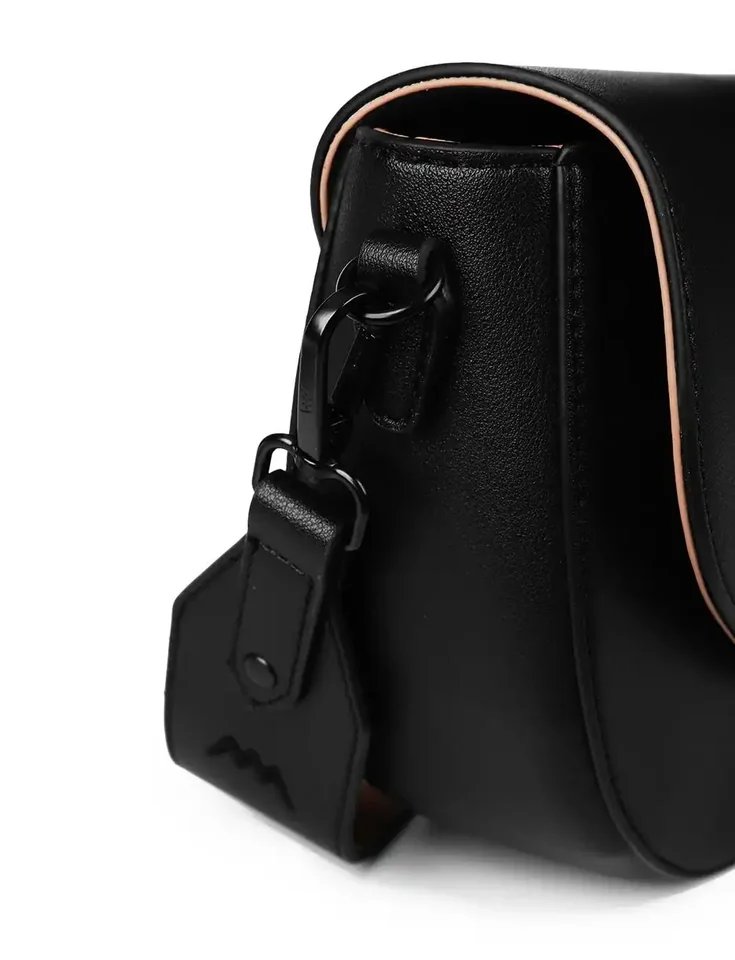Detail kabelky VUCH Duilio Black