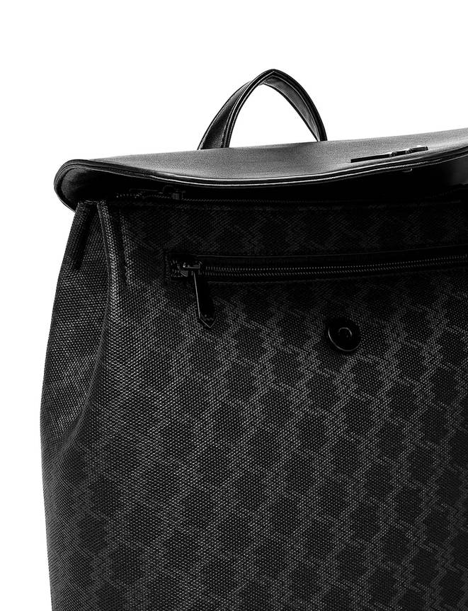 VUCH Linton MN – Zadní kapsa a monogram
