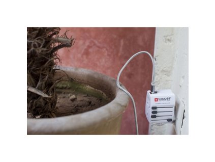 290496 1 skross cestovni adapter skross muv usb 2 5a max vc usb nabijeni 2x vystup 2400ma univerzalni pro 150 zemi