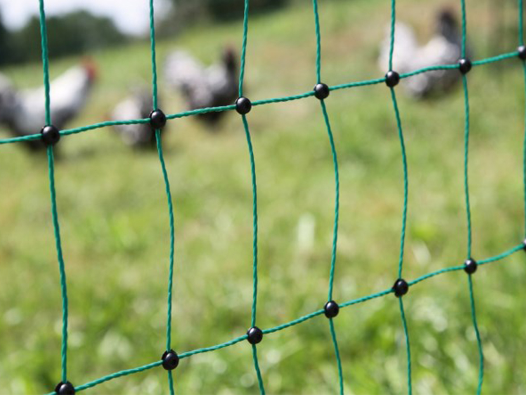 Nevodivá síť pro drůbež KERBL 106 cm x 25 m / 2 hroty