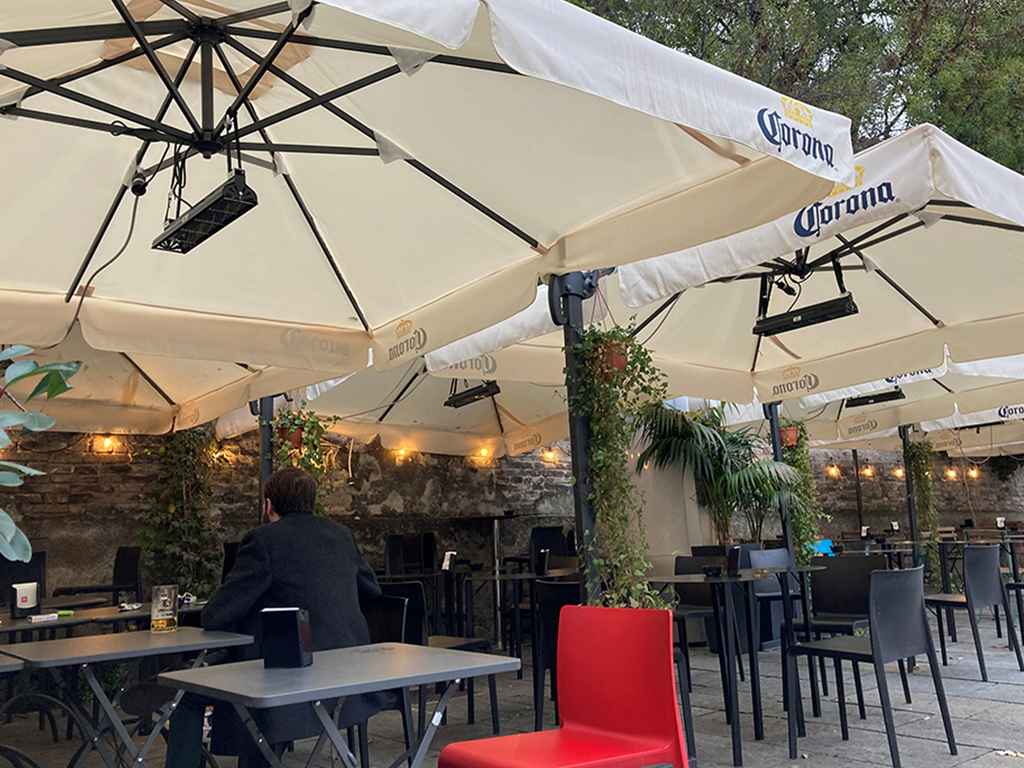 Infrazářič závěsný SYNER LCA 1000 W pro farmy, restaurace, domácnosti