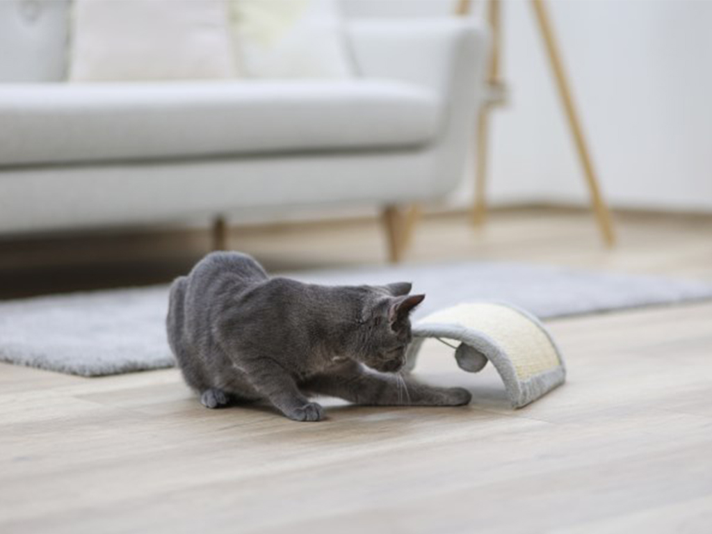 Škrabadlo pro kočky KERBL HALF MOON 26x22x11cm