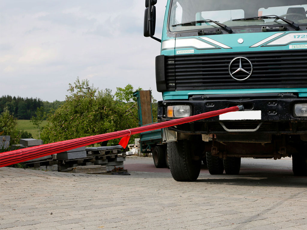 Tažné lano s oky KERBL 37707 10m/40mm/35 000 kg, červené