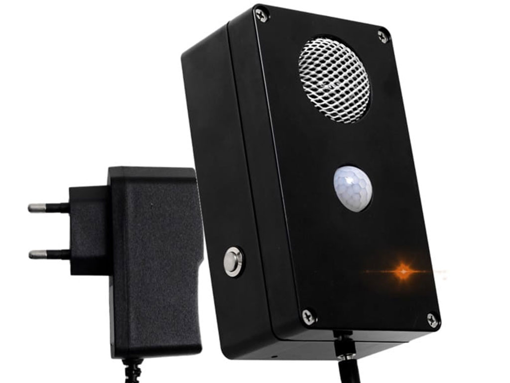 Vodotěsný, ultrazvukový plašič kun, lišek a další zvěře DRAGON ULTRASONIC AC900 - napájení přes 6V adaptér v balení