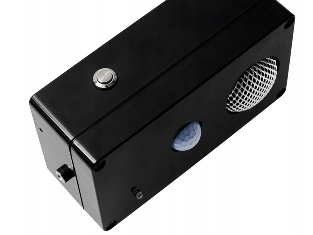 Vodotěsný, ultrazvukový plašič kun, lišek a další zvěře DRAGON ULTRASONIC AC900 - napájení přes 6V adaptér v balení