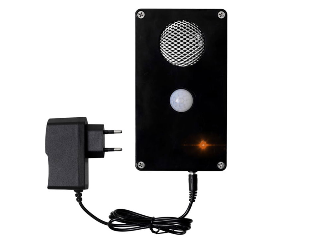 Vodotěsný, ultrazvukový plašič kun, lišek a další zvěře DRAGON ULTRASONIC AC900 - napájení přes 6V adaptér v balení