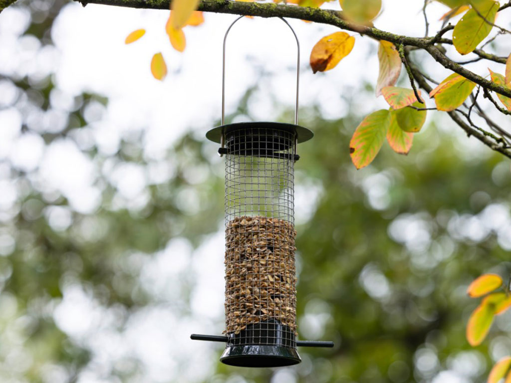 Závěsné krmítko pro ptáky KERBL 87046 BASIC, plast/kov 13,5x13,5x25 cm