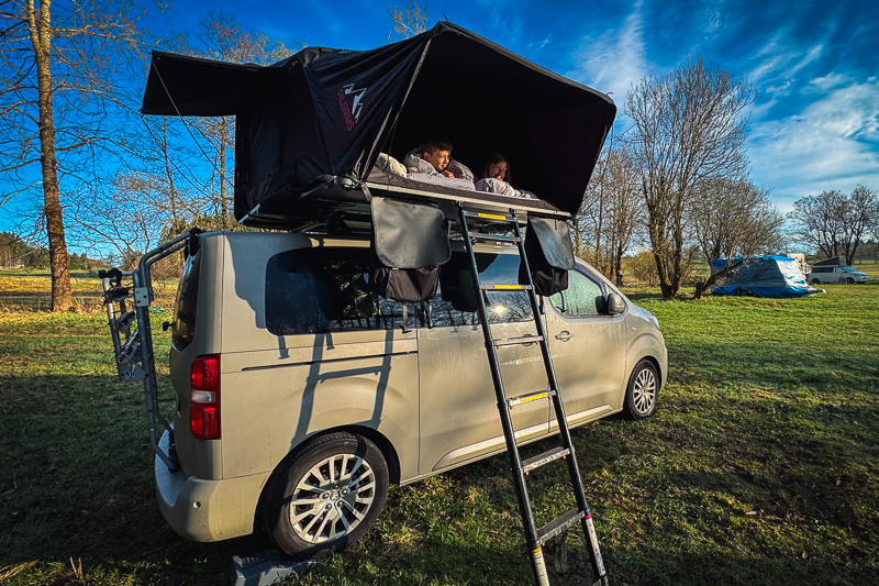 Spíme na střeše: Recenze autostanu Pilgrims Family 4.0