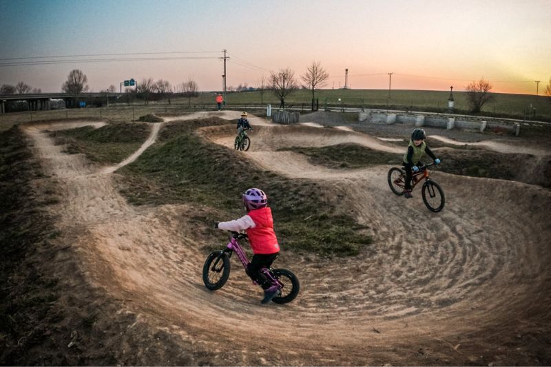 Jak naučit dítě jezdit na kole: Rady a tipy pro úspěšný začátek