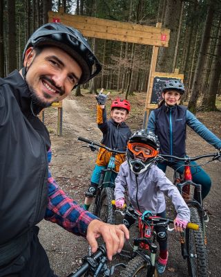 Přejeme krásné Vánoce!🎄 Ať je máte hlavně v klidu, mezi svými nejbližšími a aspoň na chvíli úplně offline. 💚 A až budete...