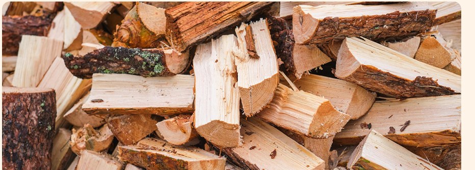 Gespaltenes Brennholz
