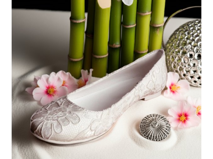 D 600 3 white