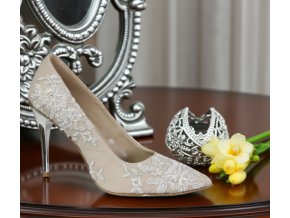 D 207 2 ecru lace