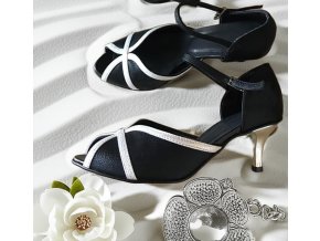 D 194 26P black white 4