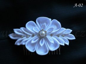 Svatební kanzashi květina na hřebínku A-02