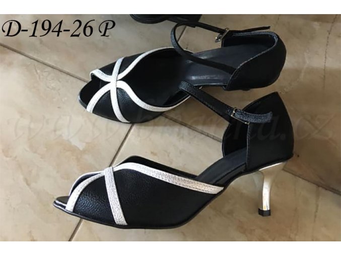 D 194 26 P black white