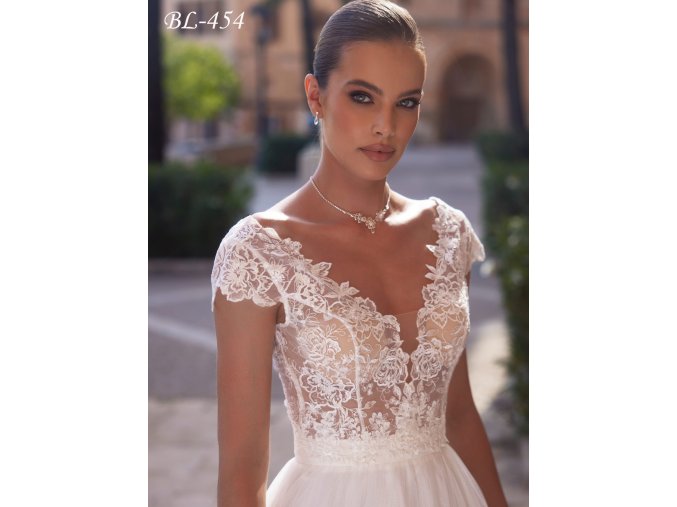 BL-454 elegantny top na svadbu
