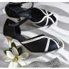 D 194 26P black white