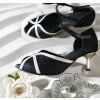 D 194 26P black white 4