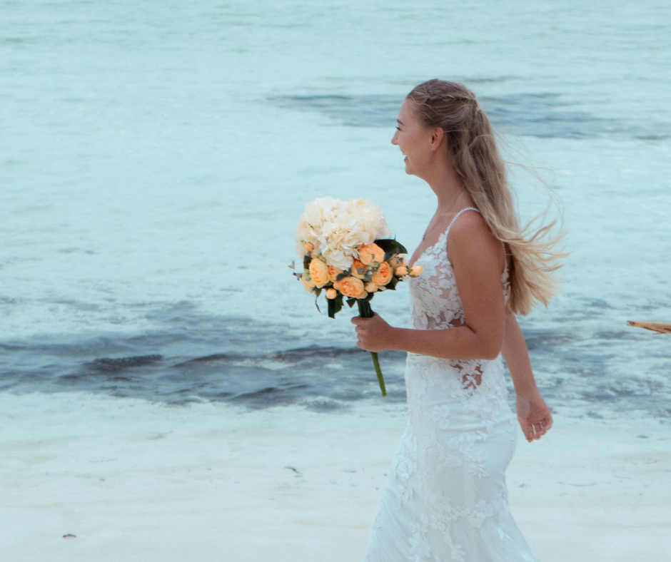 Svatební šaty na míru online: jak to probíhá krok za krokem