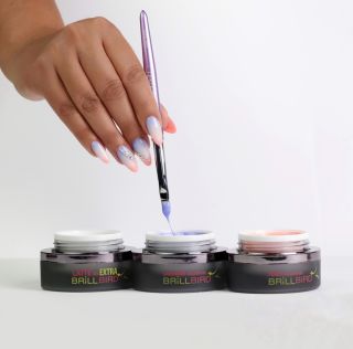 Říká se, že počasí ovlivňuje lidi. My ho necháváme ovlivnit jen nehty.😉❄️🧊 www.brillbird.cz