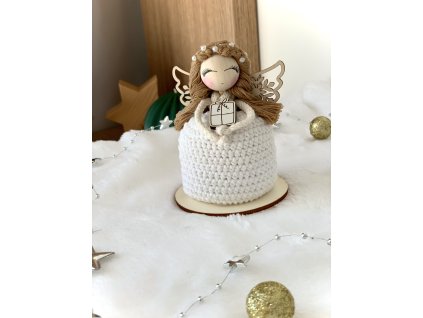 andílek s háčkovanou sukýnkou s dárečkem1