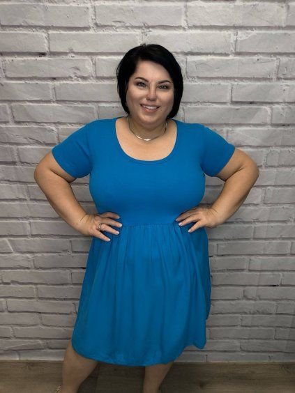 Šaty s pružným vrškem plus size