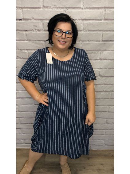 Pruhované šaty plus size