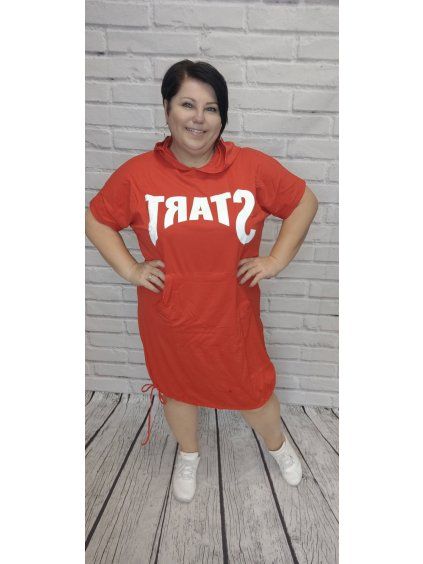 Šaty s kapucí plus size