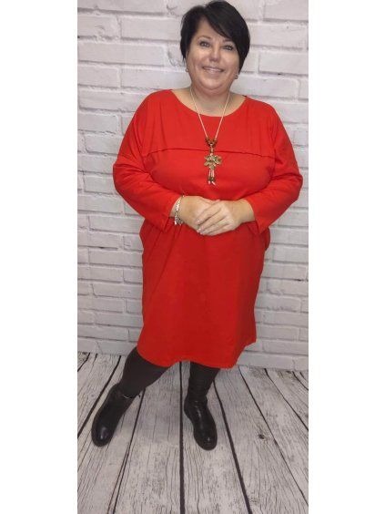 Šaty se šperkem plus size