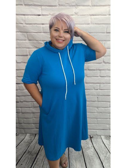 Šaty s kapucí plus size