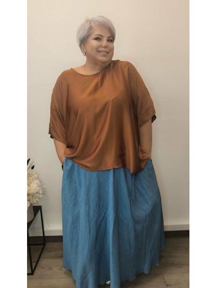 Lesklá halenka plus size