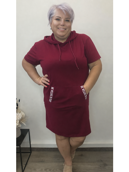Šaty s kapucí plus size