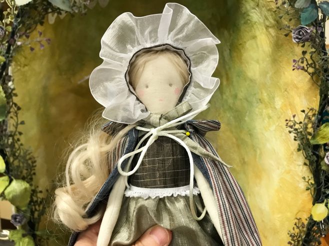 Stárnu, už nikam hekticky nespěchám, ke štěstí mi stačí posadit se do zahradní besídky a číst si knížku. 🥰 A protože vím,...