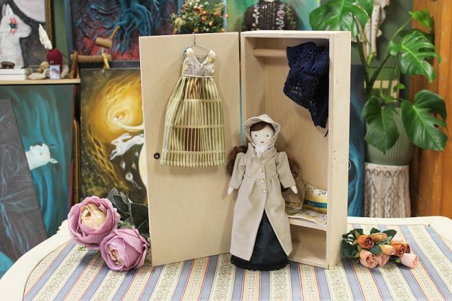 Měkké potěšení zabalené do starých romantických časů... S touhle textilní kamarádkou se můžete ponořit do časů šustivých...