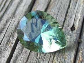 Vltavín 4,84ct; "apple green" brilantní zelená barva