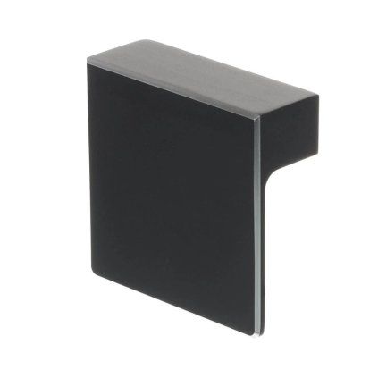 knopka lara cerna obr1