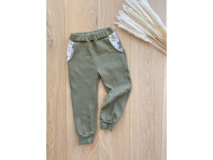 Dětské kalhoty s kapsami z vaflového úpletu - oliva - vel. 98/104
