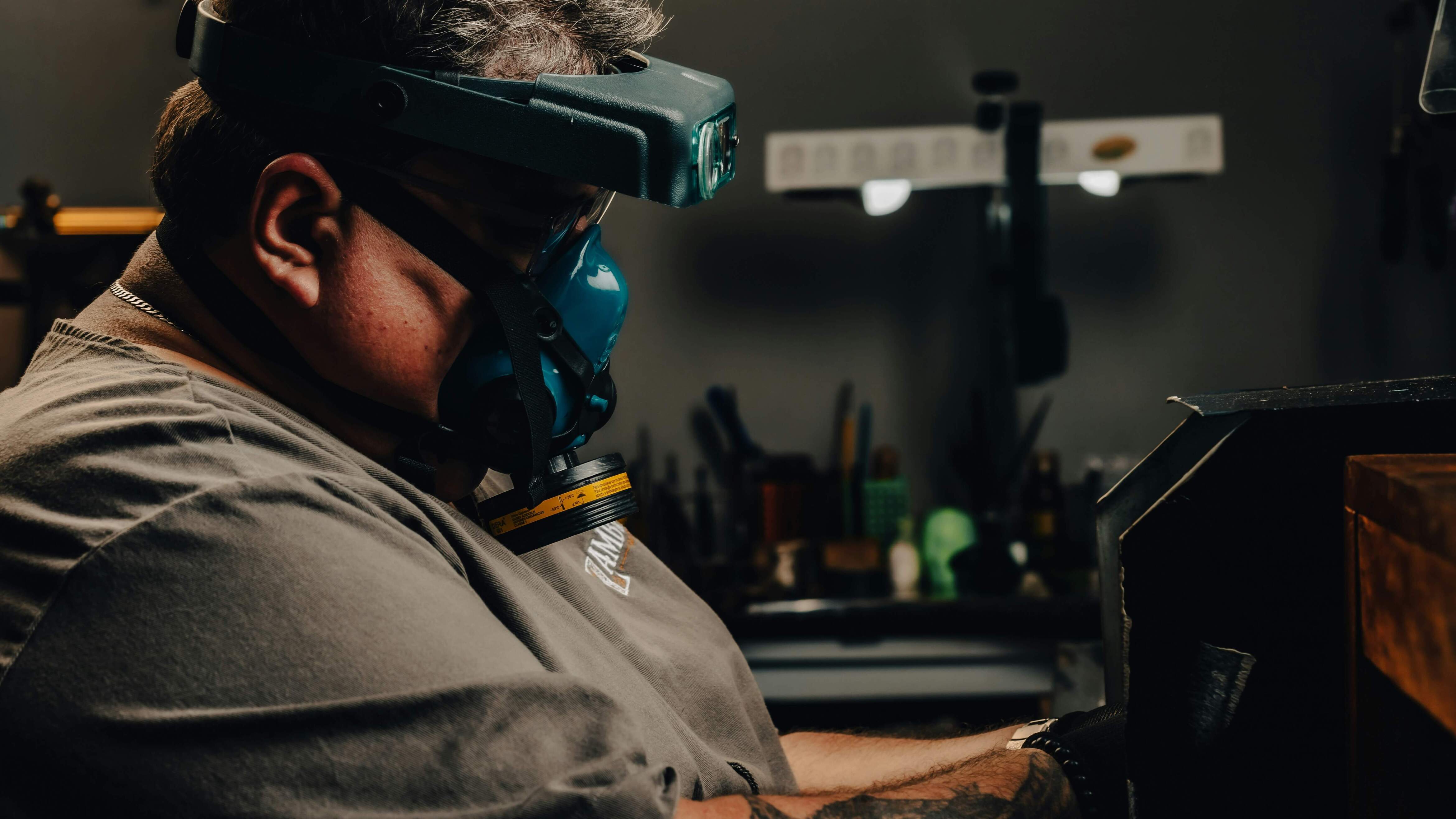 Historie a výroba chirurgické oceli: Proč je tak populární v šperkařském průmyslu