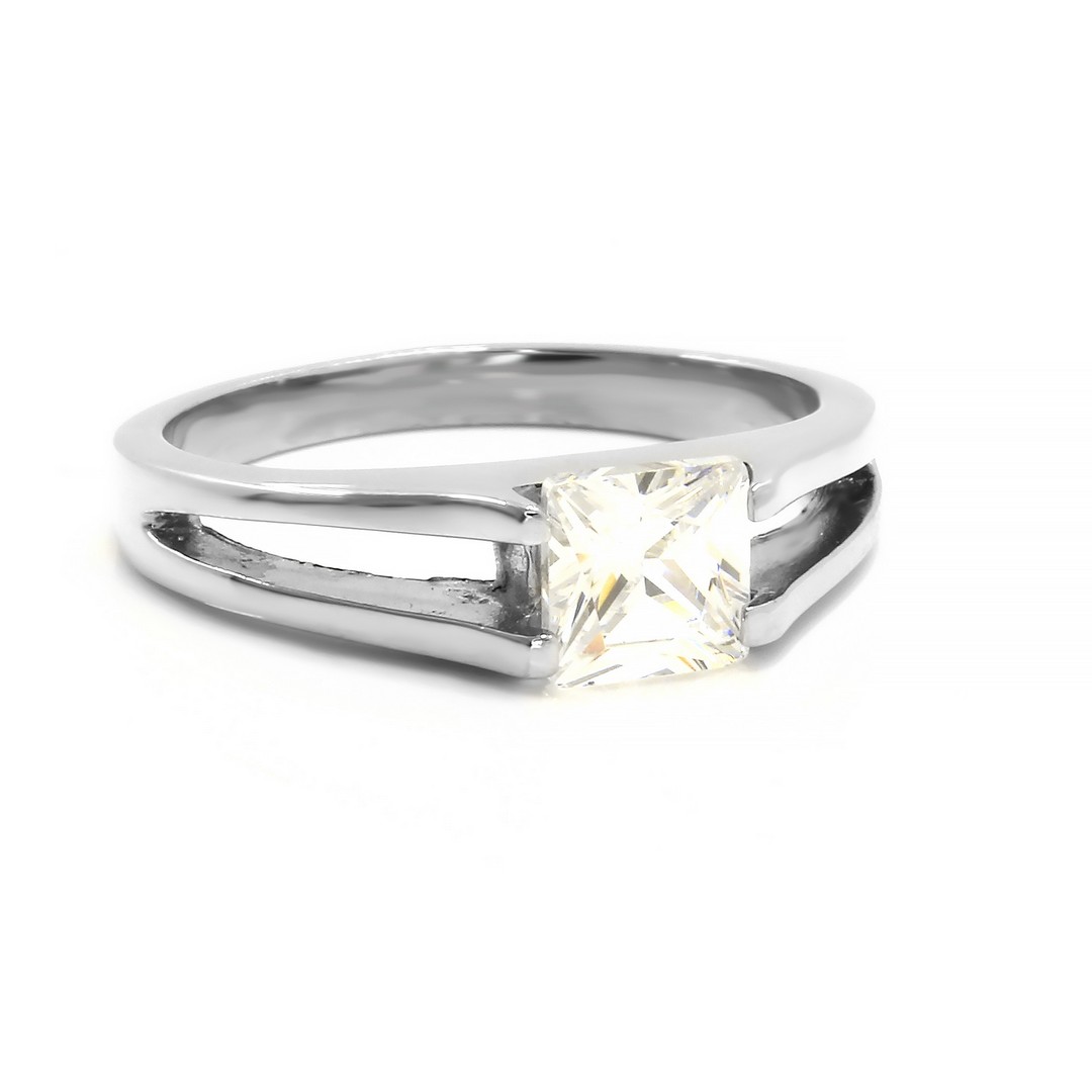 BRUNOshop.cz Prsten se čtvercovým kamínkem Velikost: 9 (EU: 59 - 61)