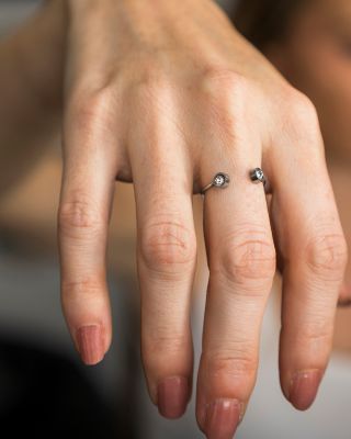 Prsten v hlavní roli✨ Náš otevřený prstýnek z chirurgické oceli vás zaujme čistými liniemi a decentním leskem. 💍 Skvěle se...