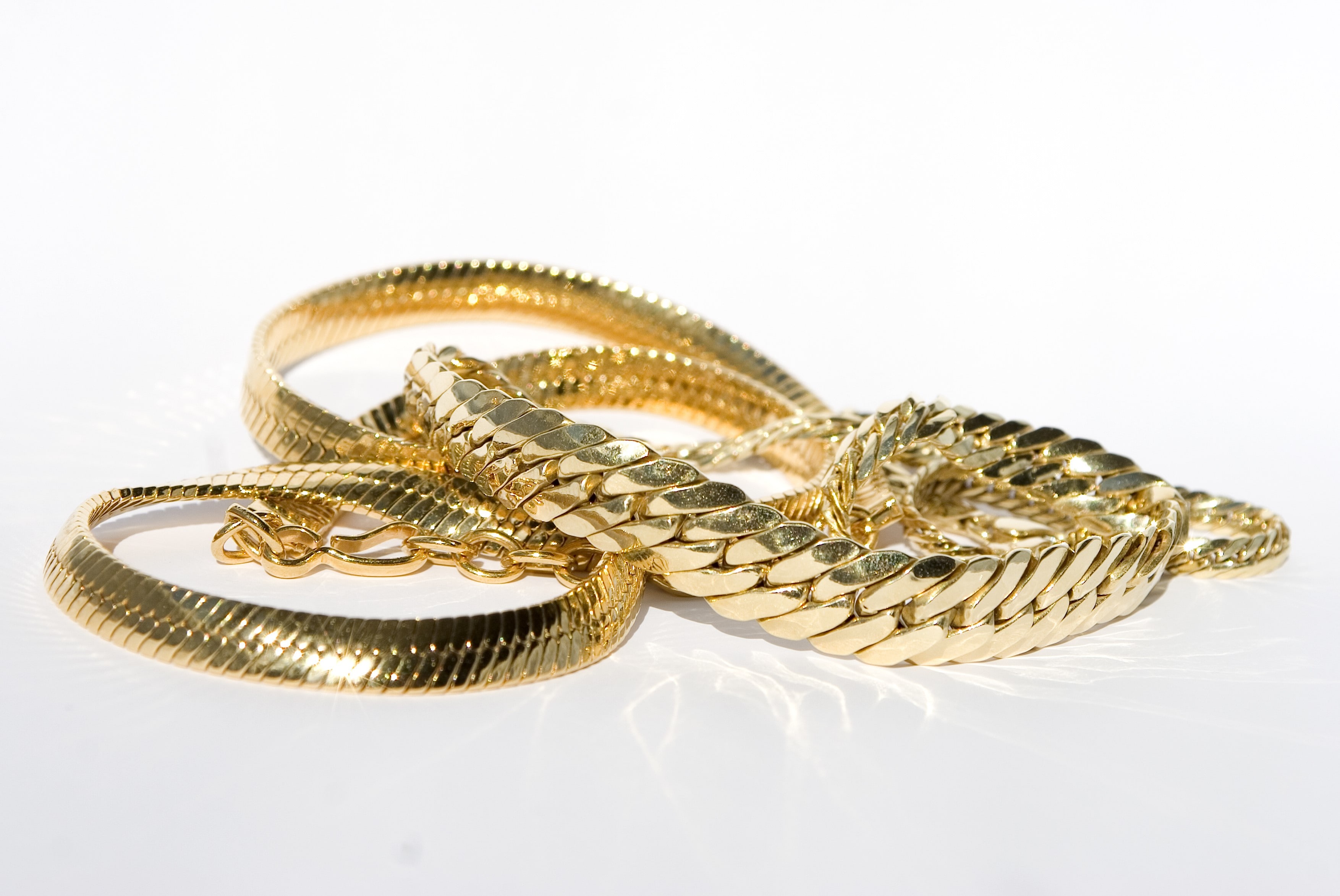 Šperky s povrchovou úpravou GOLD: Ako zachovať ich lesk a krásu?