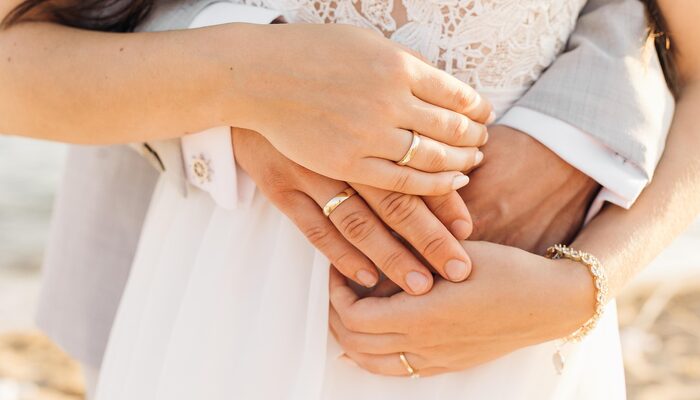 Tematické snubné prstene: 5 štýlov, ktoré povedia viac než klasická obrúčka 💍