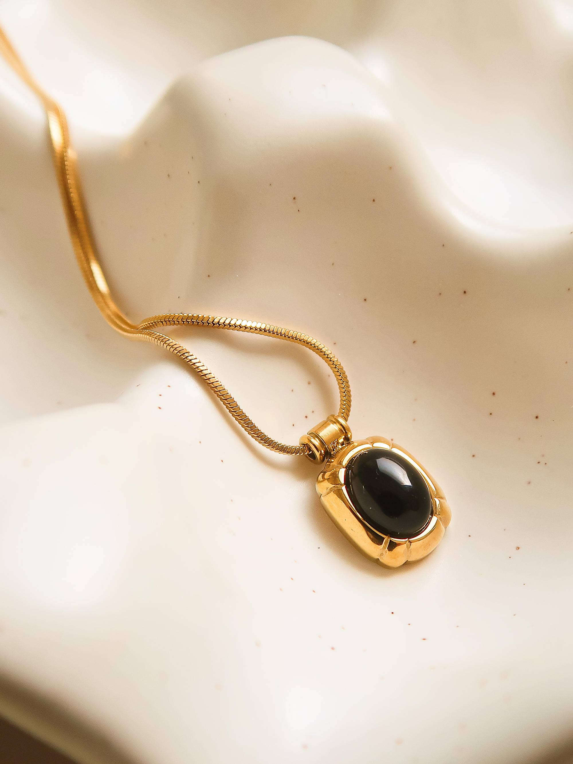 Náhrdelník DAX ČIERNY 18K GOLD PLATED