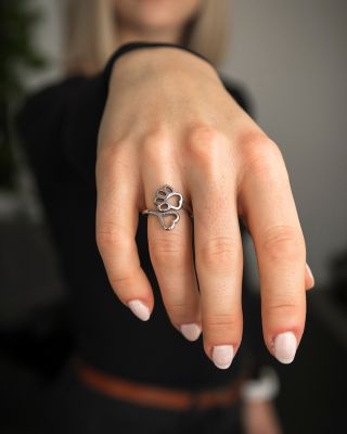 Psí láska 🐾 Chcete mít svého čtyřnohého parťáka stále u sebe? 🐶 Tak přesně pro vás máme prstýnek se symbolem srdce a...