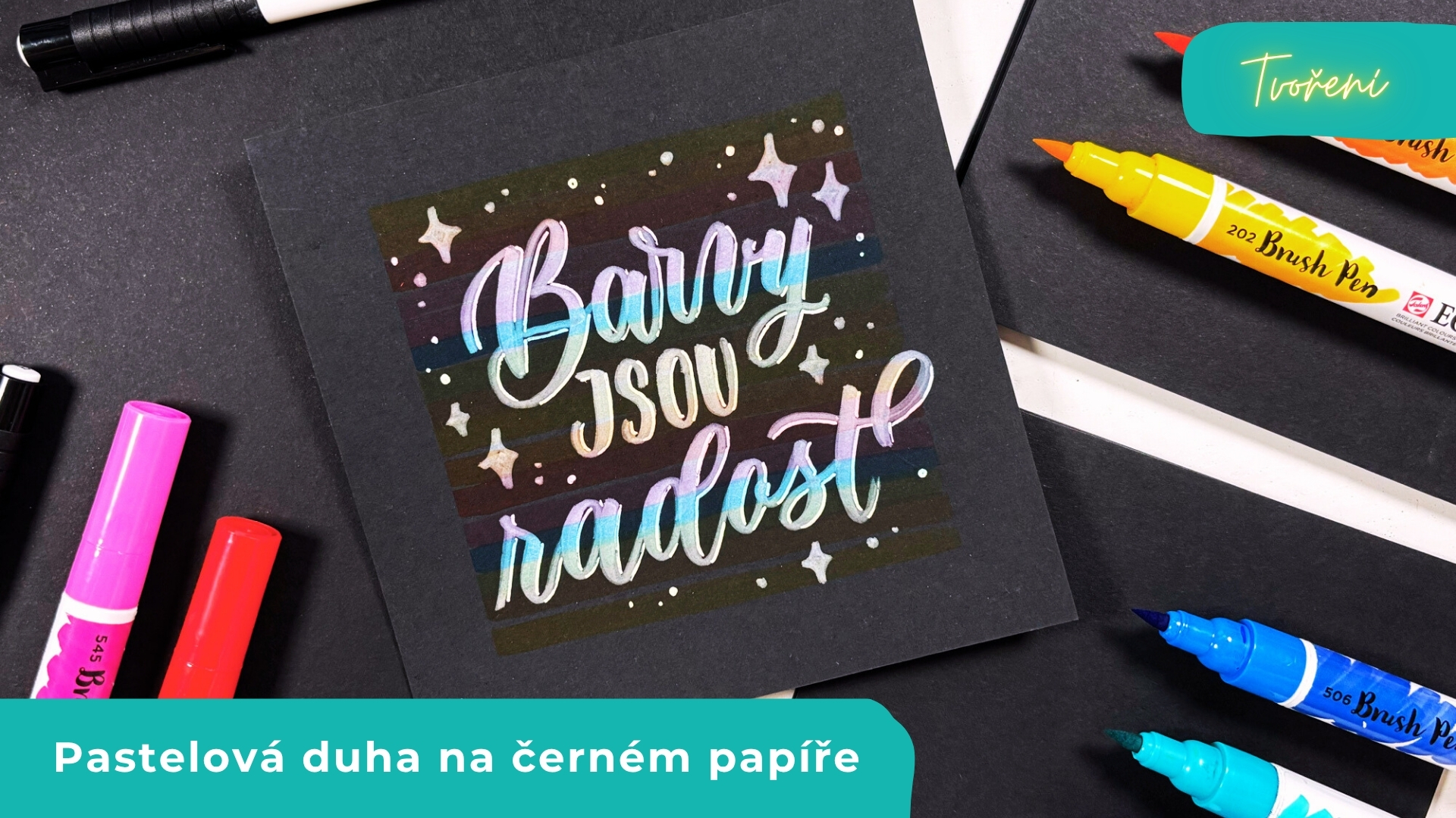 Pastelové barvy na černém papíře – kouzlo kaligrafie