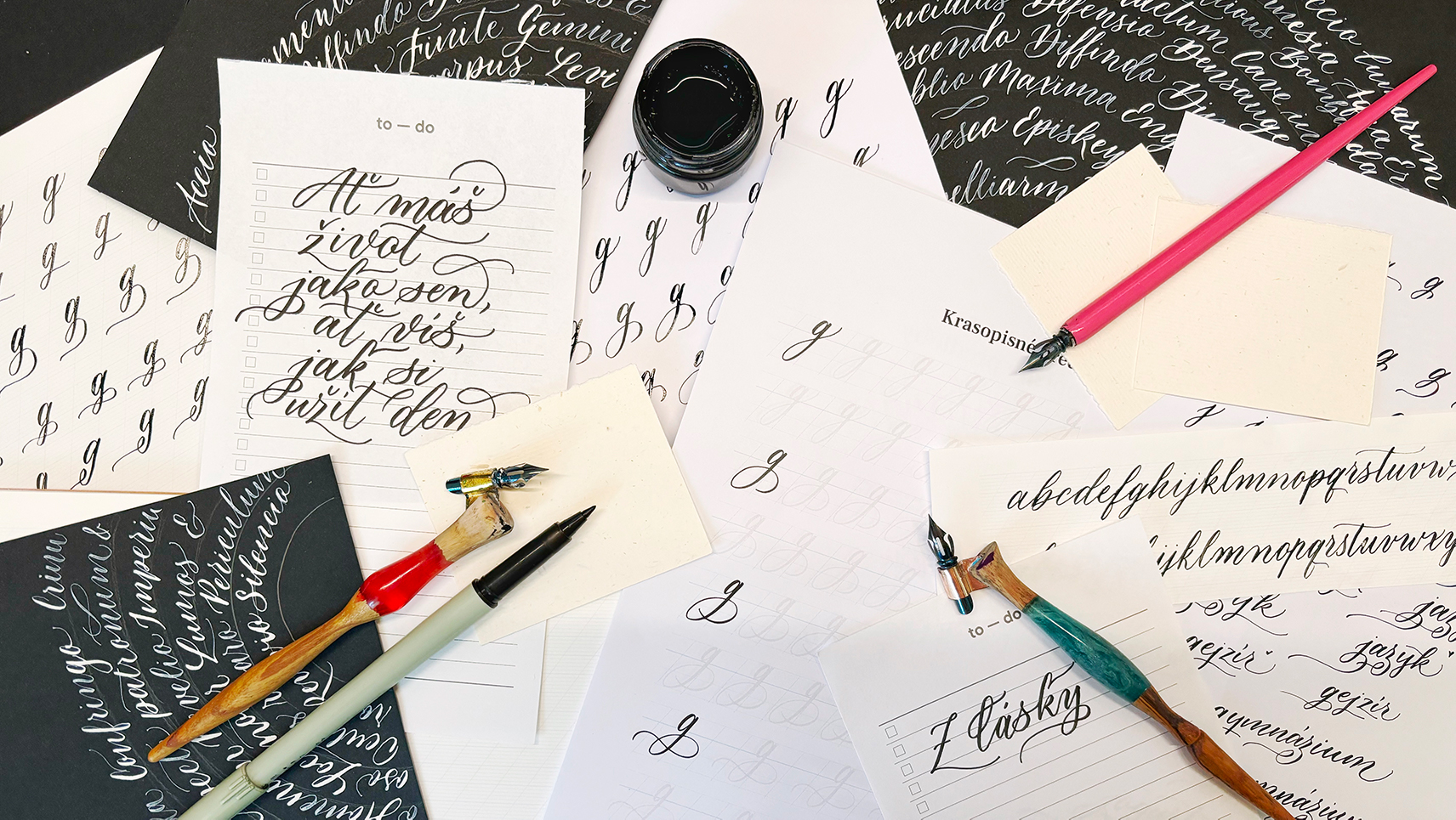 Flourishing - jak na ozdobné smyčky v kaligrafii