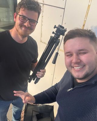 Když nemůžeš dostat fotografa do Bruntálu, musíš mu všechno potřebné z Bruntálu dovézt do Brna. 😂 Aneb jak se fotila nová...