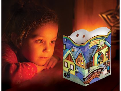 PX76 lucernička s děckem s rozzářeným domečkem pro web 01