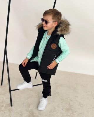 Jarná plnohodnotná predĺžená vesta v čiernej farbe s odnímateľnou kožušinkou 92/98, 104/110, 116/122, 128/134, 140/146,...